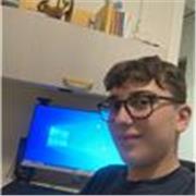 Mi offro come aiuto compiti per gli studenti delle scuole elementari e anche per i miei coetanei (fino alla seconda media)