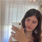 Soy Emma, puedo impartir todas las asignaturas de primaria de manera online y con horarios flexibles de lunes a viernes.