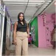 Profesora de apoyo escolar personalizado para niños de forma online