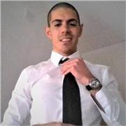 Offro lezioni private a bambini delle scuole elementari e medie, adattando l’insegnamento alle loro esigenze.