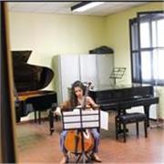 Diplomata al Conservatorio, offro lezioni di violoncello per bambini e adulti