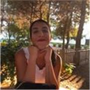 Laureata in Lettere Moderne impartisce lezioni di italiano, latino, storia e geografia