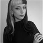 Graphic Designer laureata offre lezioni di grafica online per principianti e studenti