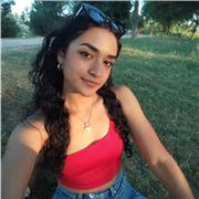 Licenciada profesional en la práctica del idioma español.