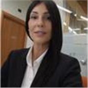 Nonostante il mio percorso di studi sia diverso, leggo molto e ho una grande passione per la lingua italiana. 