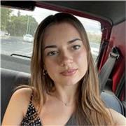 Estudiante de pedagogía, nativa en inglés, ofrece clases de idiomas a adultos y de carácter variado a niños.