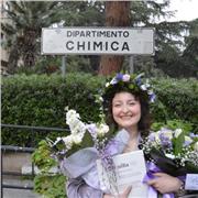 Neo-laureata offre ripetizioni di chimica