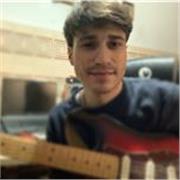 Diplomato in Chitarra al conservatorio e studente di Informatica, propone lezioni di Chitarra elettrica, acustica e classica.