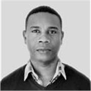 Profesor de sociología con doble máster en sociología y recursos humanos, ofrece clases en Madrid presenciales y online adaptadas.