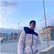 Soy un joven de 21 años con ganas de trabajar y enseñar a los mas pequeños que aprender puede ser divertido