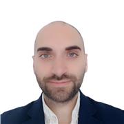 Insegnante di economia aziendale per studenti di scuola superiore e universitari