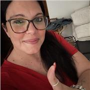 Insegnante di matematica e scienze impartisce lezioni di matematica a ragazzi delle medie aiuta nei compiti