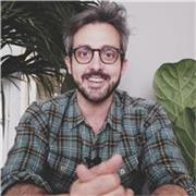 Profesor experto en creación de contenido, social media y copywirting que ha trabajado en radio, tele y publicidad.