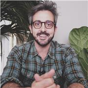 Profesor experto en creación de contenido, social media y copywirting que ha trabajado en radio, tele y publicidad.