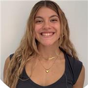 Soy Lucía, estudiante de tercer curso de Enfermería, apasionada por el aprendizaje y la enseñanza. Siempre he sido una estudiante