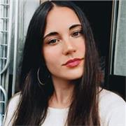 Profesora de euskera imparte clase a niños de todas las edades