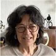 Je suis formée au FLE et donne des cours de français tous niveaux 
Je peux aider egalement en anglais jusqu’au niveau bacc.