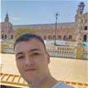 Profesor de matematicas da repaso de matematicas para primaria
