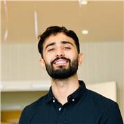 Nachhilfelehrer für Englisch und englische Phonetik, der Kinder und Studenten alle Altersgruppen unterrischt.