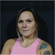 profesora de entrenamiento personal, crossfit, entrenamiento con peso corporal, respiración, clubbells, mantenimiento, todas edade