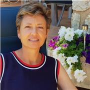 Profesora titulada en Biología y en Nutrición imparte clases sobre alimentación saludable