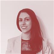 Laureata in Interior Design offre lezioni di Storia del design, Storia dell'architettura, Teoria della percezione