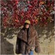 Me defino como una persona paciente, cercana y muy comprometida con la enseñanza. Estoy titulada en Educación Infantil y Primaria.