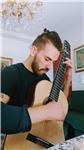 Studente del conservatorio, impartisco lezioni di chitarra classica sia a coloro che desiderano approcciare lo strumento per la prima volta, sia per coloro che hanno un livello basso/intermedio. i metodi di studio (originali) saranno forniti gratuitamente