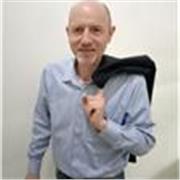 Mit Konversation und Details: deutscher Lehrer mit 25 Jahre LatAm