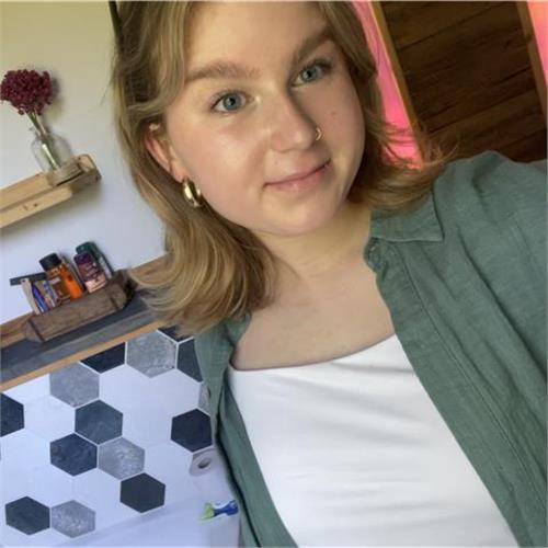 Engagierte Und Geduldige Englisch-Nachhilfelehrerin. Charlotte Engagierte Und Geduldige Englisch-Nachhilfelehrerin. Charlotte