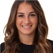 ragazza aiuto compiti per elementari e medie