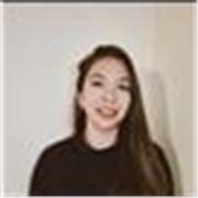 Maestra de español imparte clases a todas las edades