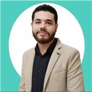 Je suis d’origine arabe et J’enseigne la langue arabe, le Coran et le tajwid.