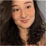 Estudiante de educación infantil, disupuesta a ayudar con tareas de primaria y cuidado del niño