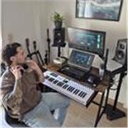 Clases de guitarra, lenguaje musical y producción musical en Malaga, todas las edades