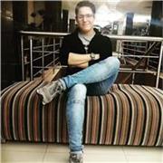 Profesor del área de comunicación, desempeñando clases a estudiantes de nivel primaria y secundaria