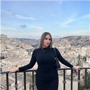 Sono una studentessa di lingue con un livello C1 in francese, B2 in inglese e ottima padronanza dell’arabo. Amo gli scambi cultura