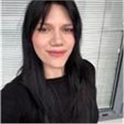 Ragazza neolaureata. Sono disponibile per aiuto compiti per ragazzi dalle elementari fino ai primi anni delle superiori