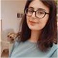 Derslerim ilk ve ortaokul öğrencilerine yöneliktir. İhtiyaç duyulduğu takdirde lise öğrencilerine de ders verebilirim. Ortak bir konum seçerek derslere orada devam edebilirim. Uzaktan eğitime açığım