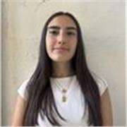 Chica amable, entusiasta y trabajadora.Chicos de primaria.