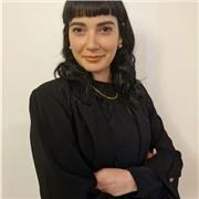 Specializzata e appassionata di lingua inglese, con una tesi triennale in Lingua e Traduzione inglese e magistrale in Letteratura Angloamericana. Lezioni coinvolgenti, spiegazioni appassionate ma accurate, somministrazione di schemi per facilitare lo stud