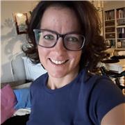 Tutorin für alle Fächer der Grundstufe und für administrative Fächer und It und Kommunikation im Bereich Berufsschule.