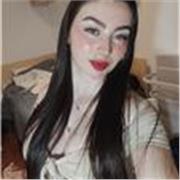 Graduada en Trabajo Social con premios de excelencia.