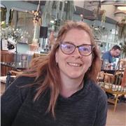 Doy apoyo técnico a estudiantes de diseño gráfico.