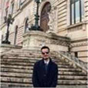 Laureando in scienze politiche con una preparazione solida in storia ed in tutte le materie umanistiche . Diplomato con 100