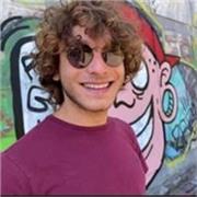 Elevata conoscenza di italiano (lingua madre), inglese e francese, lingua studiata anche al liceo classico, in una classe Esabac.
All'università studio ingegneria gestionale e sono limitatamente competente in ambito informatico
