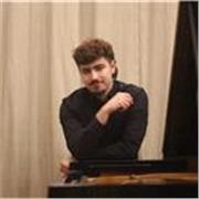 Titulado máster de interpretación, piano. Imparto clases de Piano, Teoría musical, Análisis, Armonía e Historia de la música.