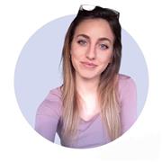 Laureata in lingue e letterature con maturita classica impartisce lezioni di filosofia