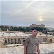 Estudiante recién graduado de bachillerato con conocimientos y ganas de enseñar para ayudar a quien lo necesite