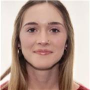 Estudiante de bachillerato con nivel avanzado de inglés